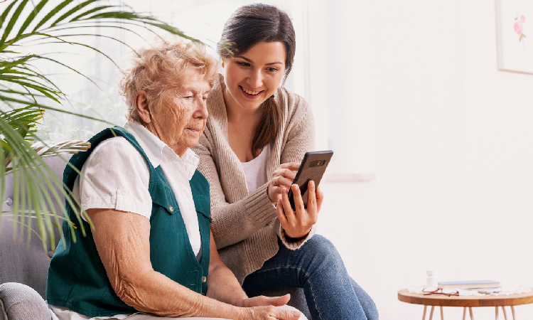 Infolinia dla chorych na alzheimera i ich opiekunów. Bezpłatne wsparcie już dostępne