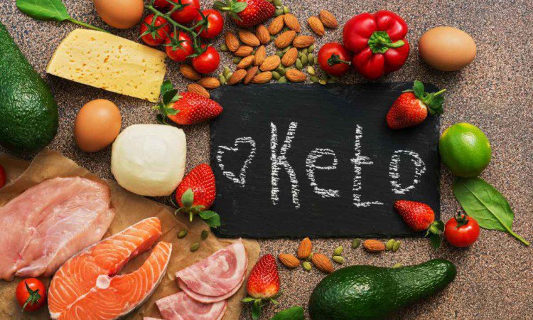 Dieta ketogeniczna (keto) – co należy wiedzieć i jakie są wady oraz zalety?