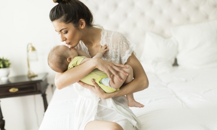 Baby blues: przyczyny, objawy i metody radzenia sobie ze smutkiem poporodowym
