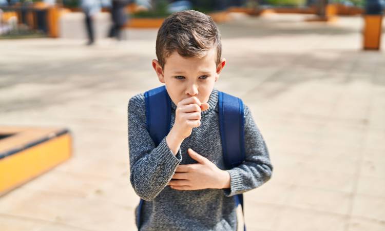 Domowe sposoby na kaszel u dziecka – jak szybko złagodzić kaszel suchy i mokry?