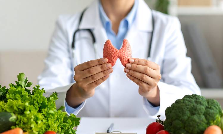 Dieta w niedoczynności tarczycy – zasady, produkty zakazane i darmowy jadłospis