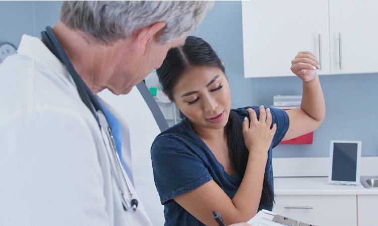 Ból ramienia przy podnoszeniu ręki – przyczyny i sposoby leczenia