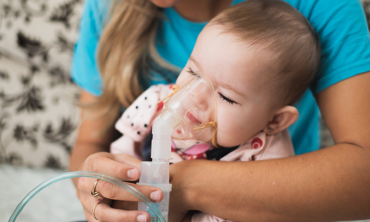Co na kaszel u niemowlaka – bezpieczne metody, syropy i domowe sposoby