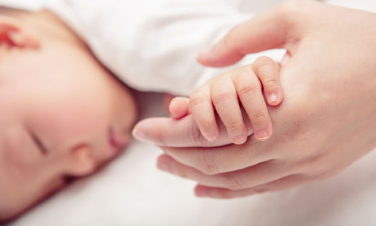 SIDS (zespół nagłej śmierci niemowląt) – czym jest, kiedy występuje i jak zmniejszyć ryzyko?