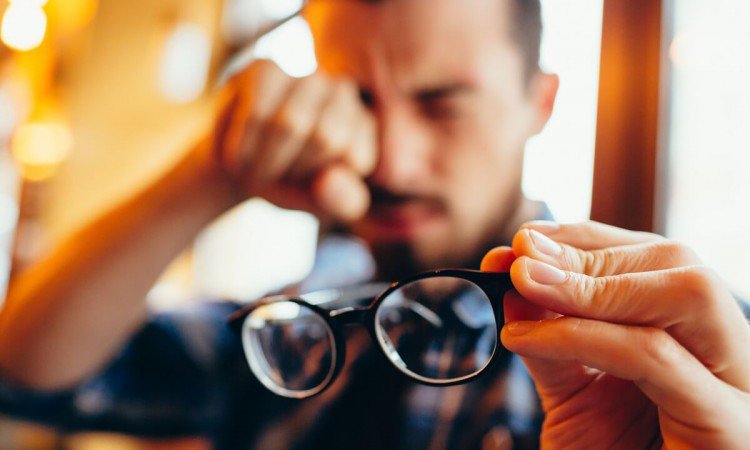 Astygmatyzm – czym jest i na czym polega? Objawy i leczenie