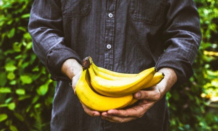 Banan - witaminy, wartości odżywcze, kalorie. Kto powinien jeść banany, a kto musi ich unikać?