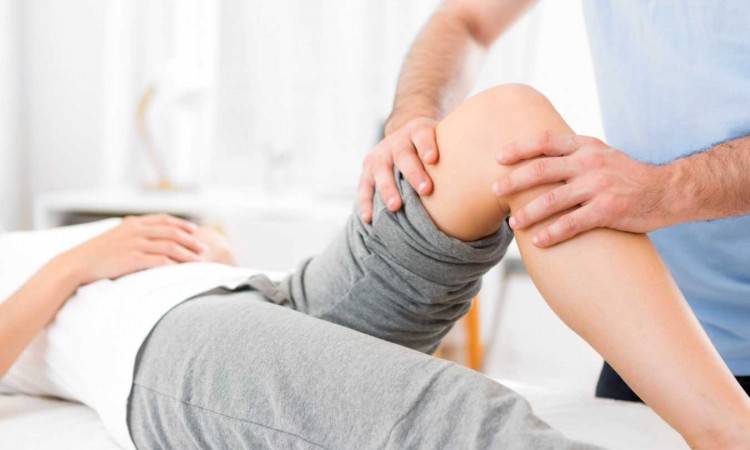 Fizjoterapeuta – kim jest i w czym może pomóc? Kiedy trzeba udać się do fizjoterapeuty?