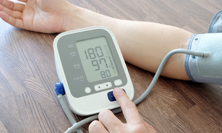 Nadciśnienie tętnicze – przyczyny, objawy, klasyfikacja i skuteczne metody leczenia