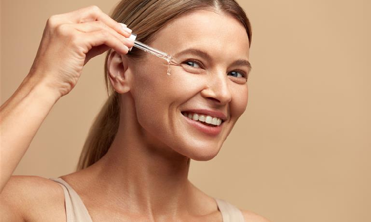 Kwas hialuronowy – eliksir młodości i zdrowia. Wszystko, co musisz wiedzieć o jego właściwościach i zastosowaniu