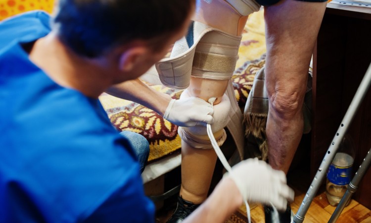 Stopa cukrzycowa – przyczyny i objawy. Jak zbadać i leczyć stopę cukrzycową?