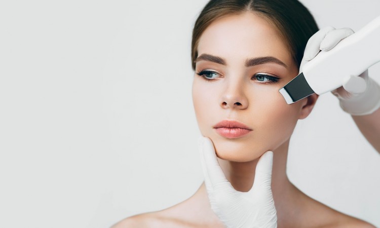 Peeling kawitacyjny – jakie daje efekty? Poznaj zalety i wady peelingu kawitacyjnego