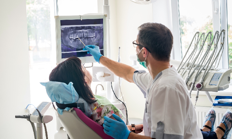 Zgorzel zęba – co to jest, jak boli i jak wygląda skuteczne leczenie?