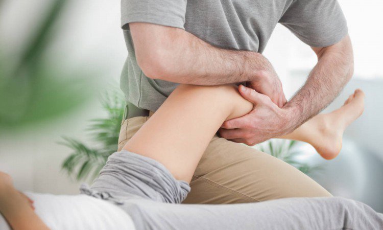 Czym jest osteopatia i kim jest osteopata? W jaki sposób może Ci pomóc medycyna manualna?